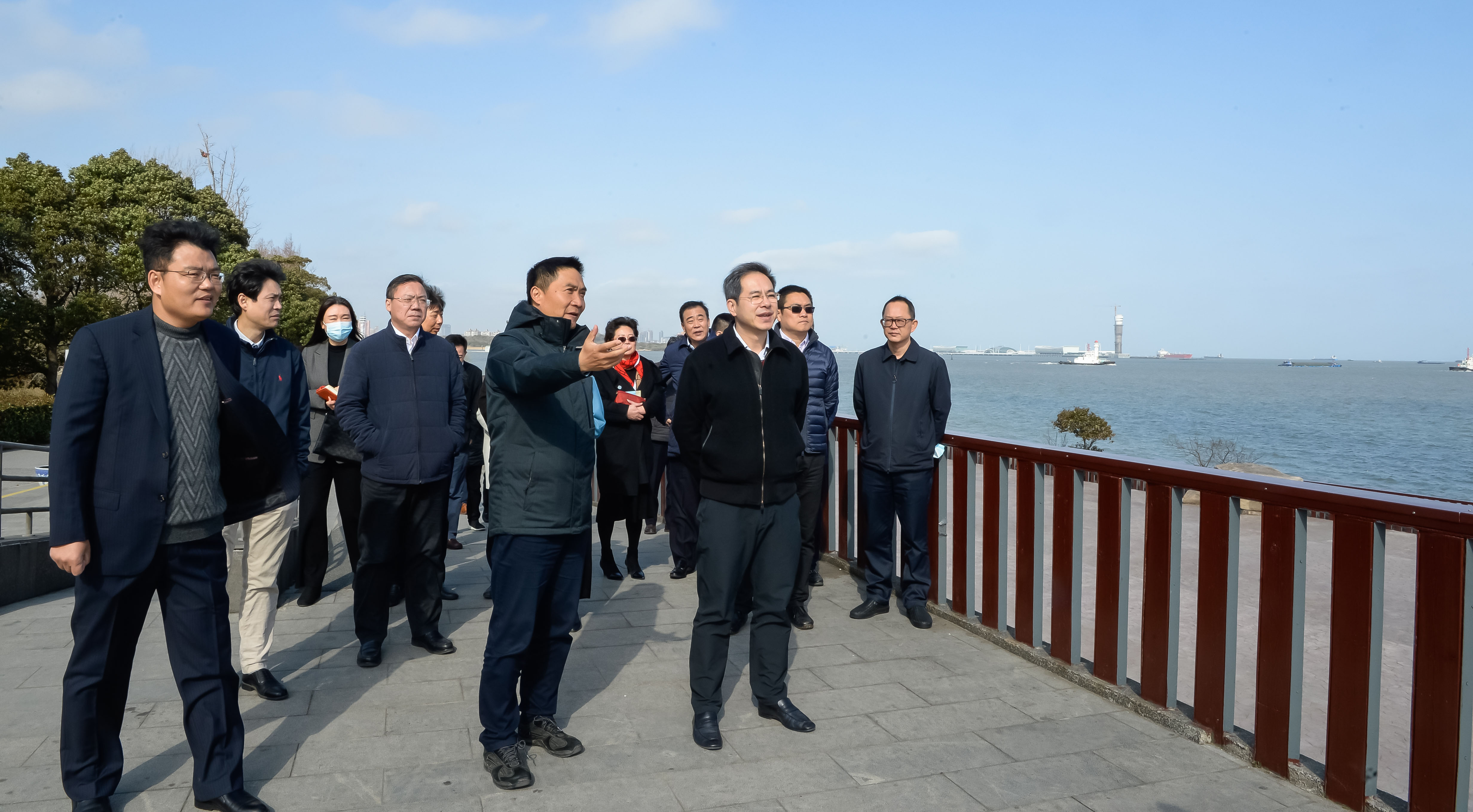 杭迎伟调研上海滨江森林公园建设情况