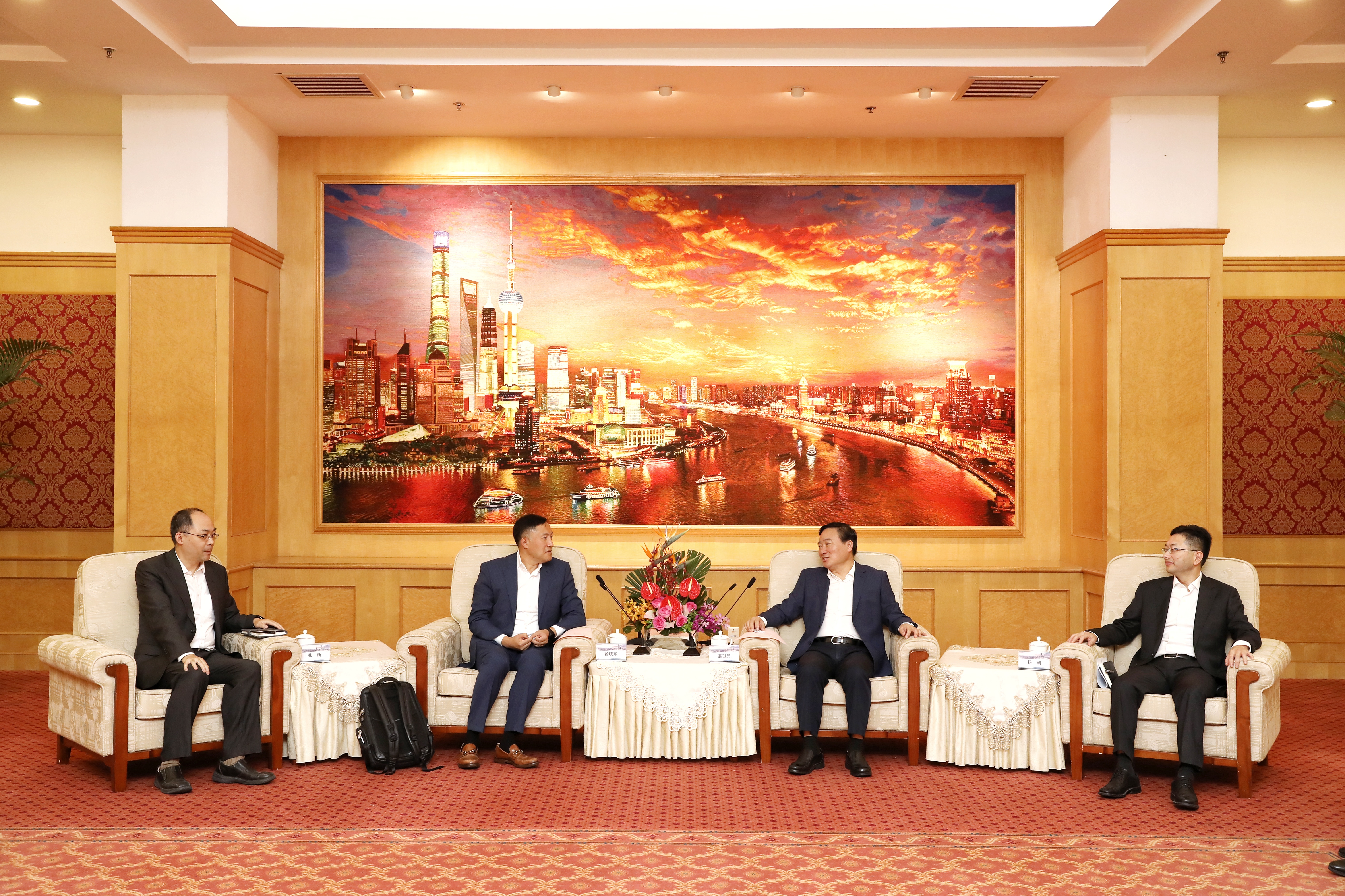 翁祖亮会见贝莱德高管