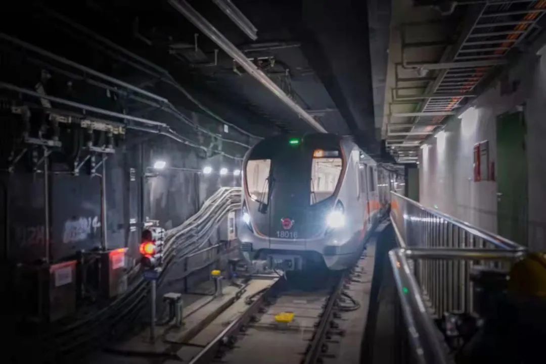 18号线进入开通前的重要调试阶段一期北段开始空载跑图试运行