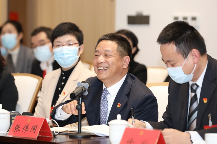 11月18日下午,区第五次党代会代表分组审议中共上海市浦东新区四届