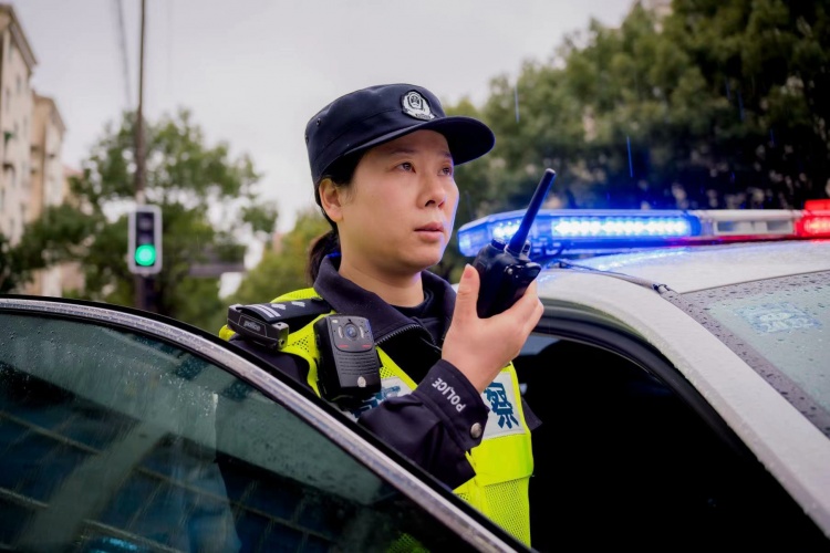 从白衣天使到社区民警她的转变如何练就