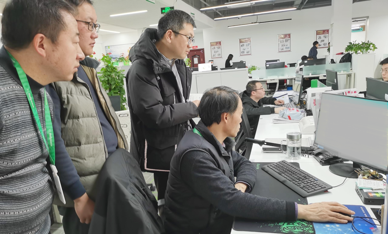 2007年7月,周建华以嫦娥探月工程为契机,创办了上海霍莱沃电子系统